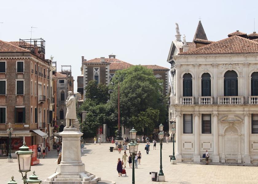 Veneto Venice Exterior Detail