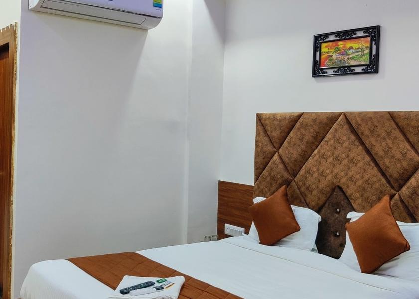 Gujarat Anand Deluxe Room