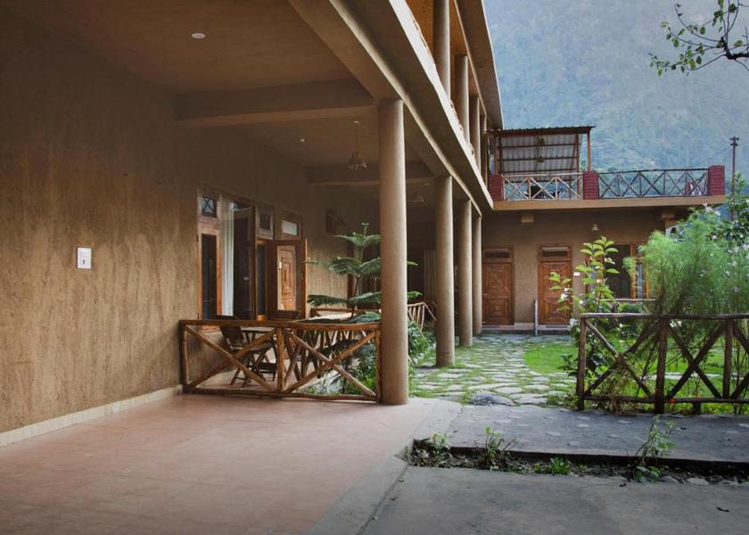 Himachal Pradesh Banjar Hotel Exterior