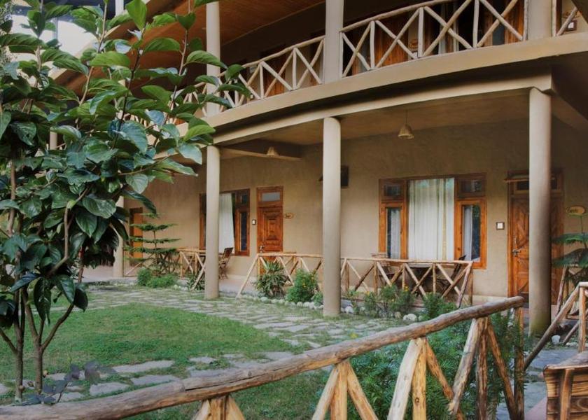Himachal Pradesh Banjar Hotel Exterior
