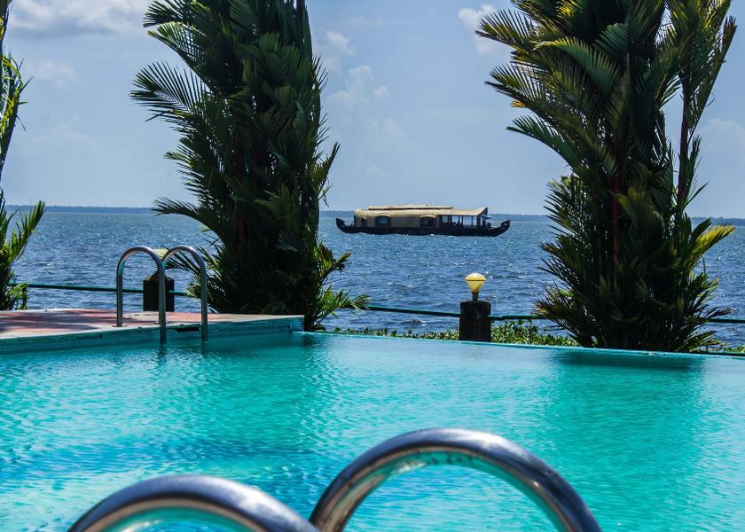 Kerala Kumarakom Pool