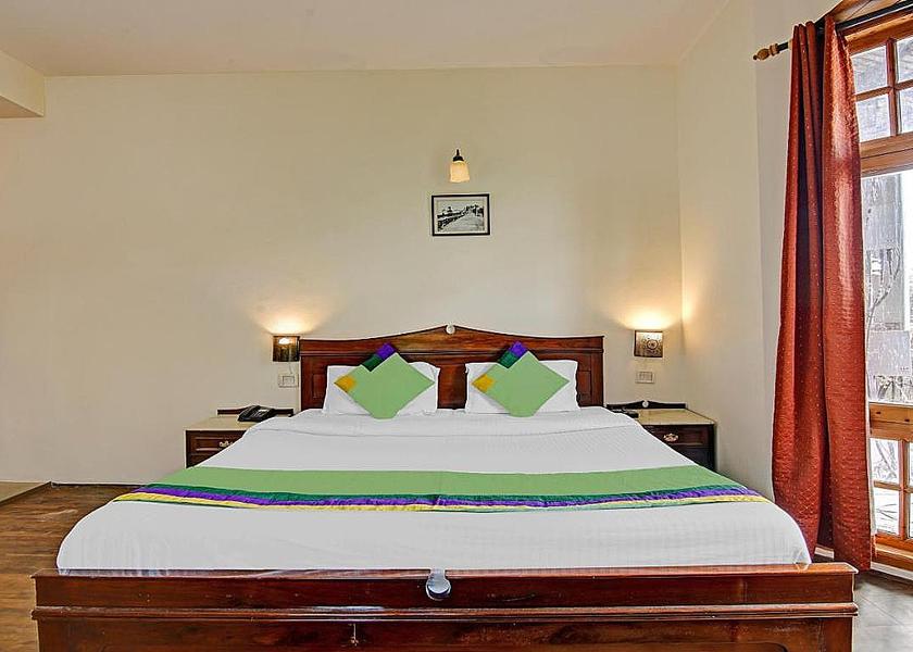 Himachal Pradesh Shimla  Deluxe Room with Balcony & Mountain View