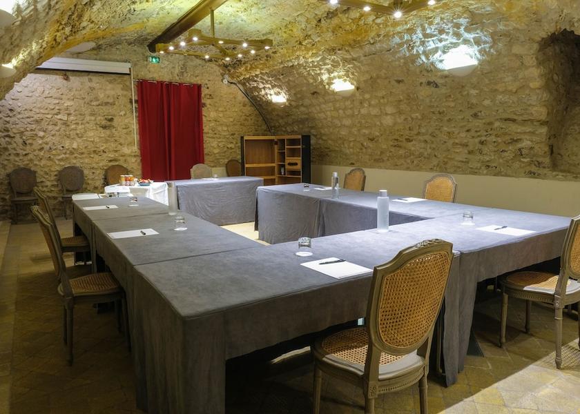 Ile-de-France Varennes-Jarcy Meeting Room