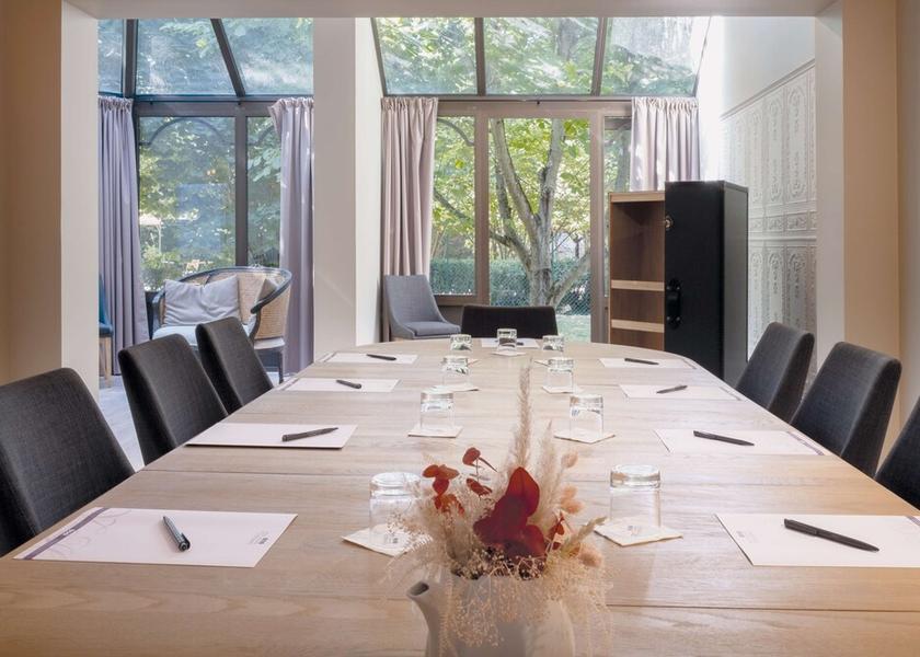 Ile-de-France Varennes-Jarcy Meeting Room