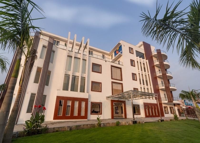 Uttarakhand Rishikesh Hotel Exterior