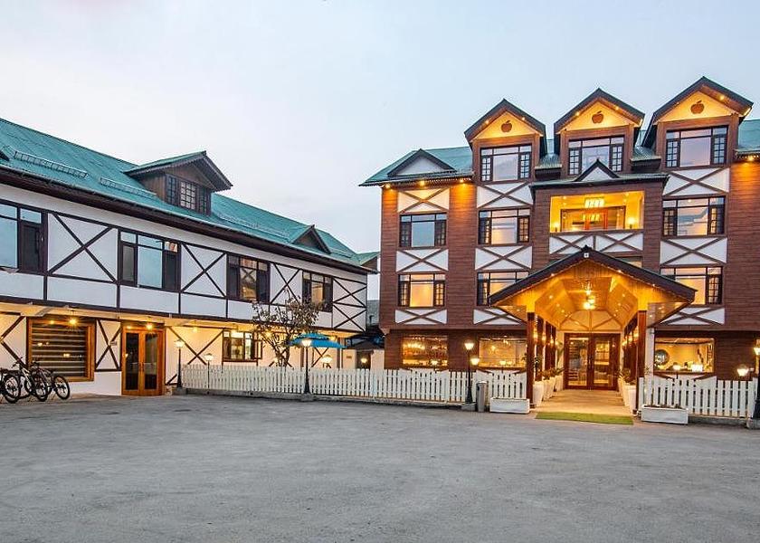 Jammu and Kashmir Srinagar Hotel Exterior