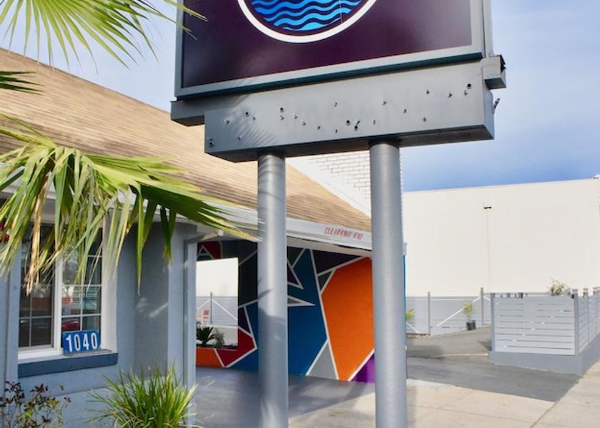 California Redding Entrance