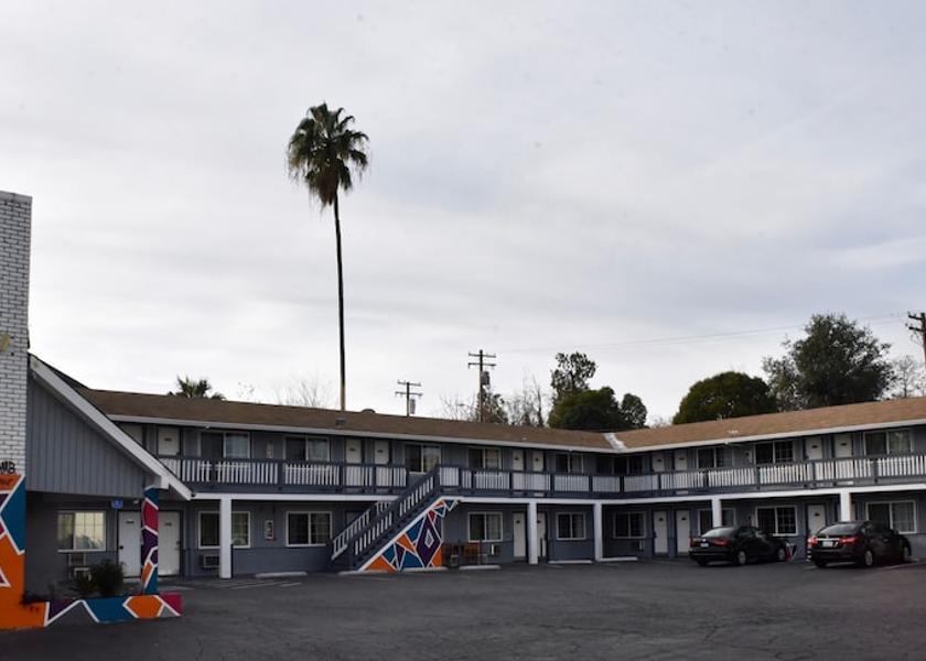 California Redding Facade