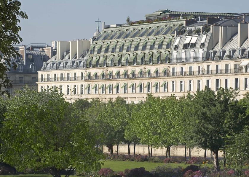 Ile-de-France Paris Exterior Detail