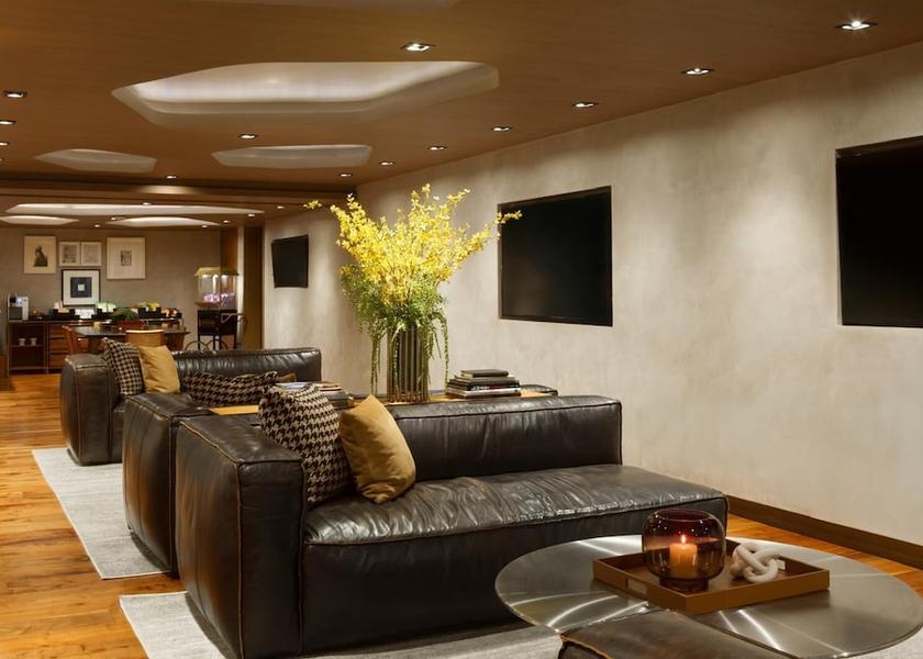 California Beverly Hills Executive lounge