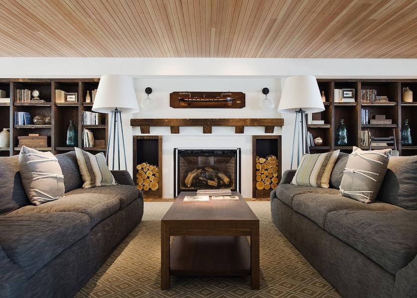 Maine Cape Neddick Lobby