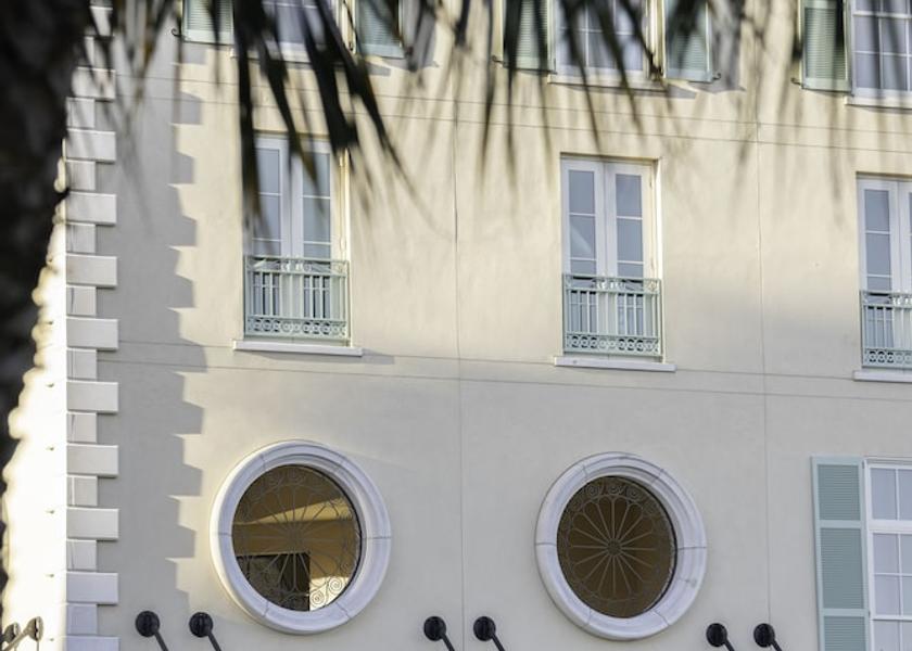 Illinois Charleston Entrance