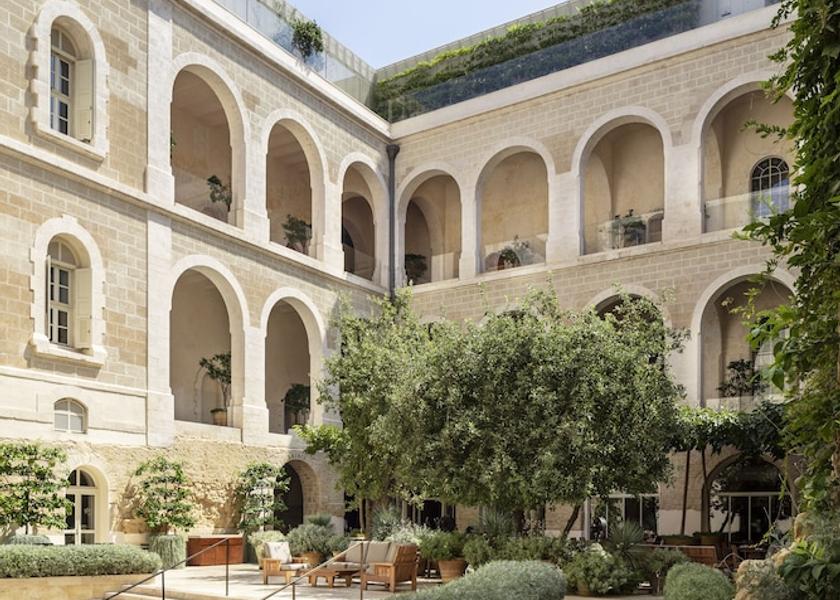  Tel Aviv Courtyard
