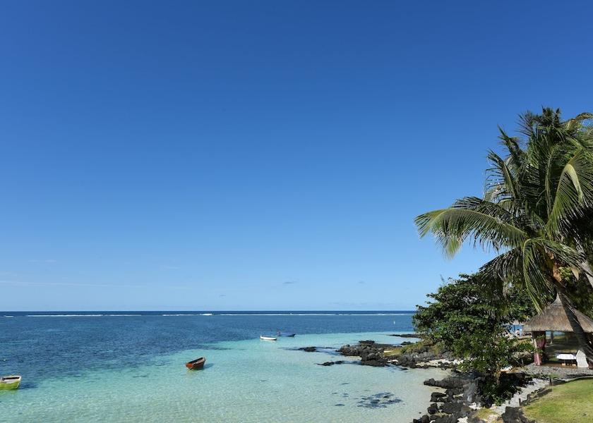  Belle Mare Beach bar