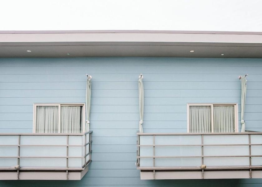 California Manhattan Beach Exterior Detail