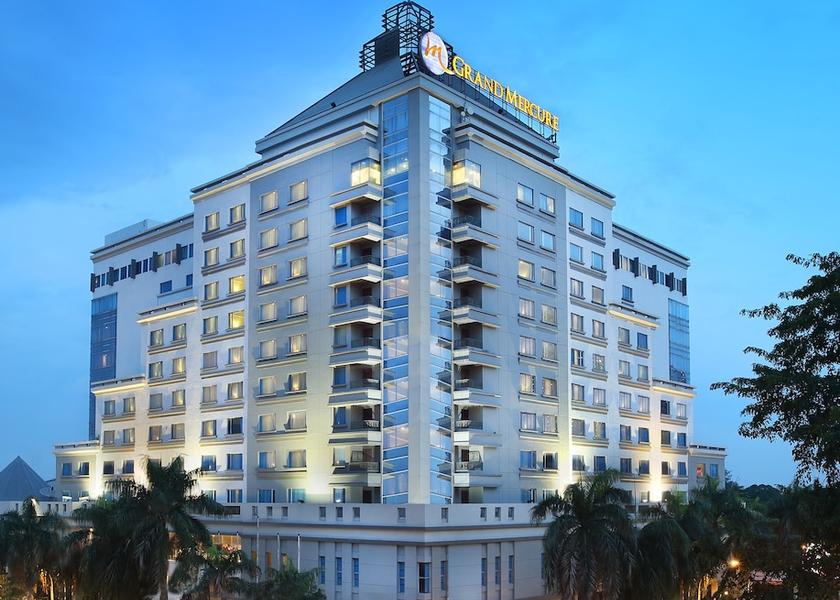  Medan Exterior Detail