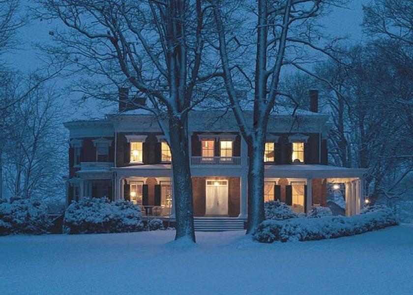 Virginia Dublin Front of property - evening/night