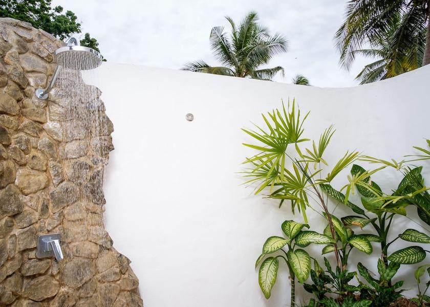 Western Division Malolo Island Bathroom shower