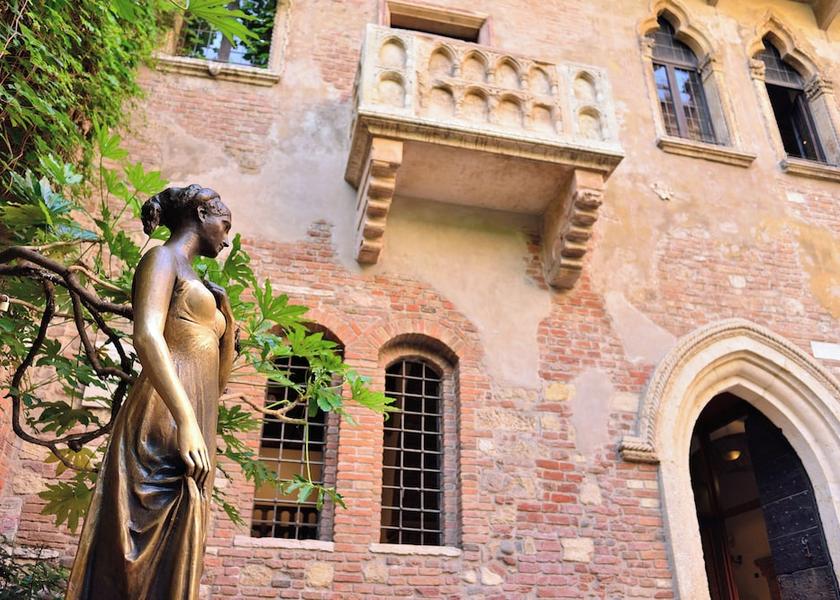 Veneto Verona Exterior Detail