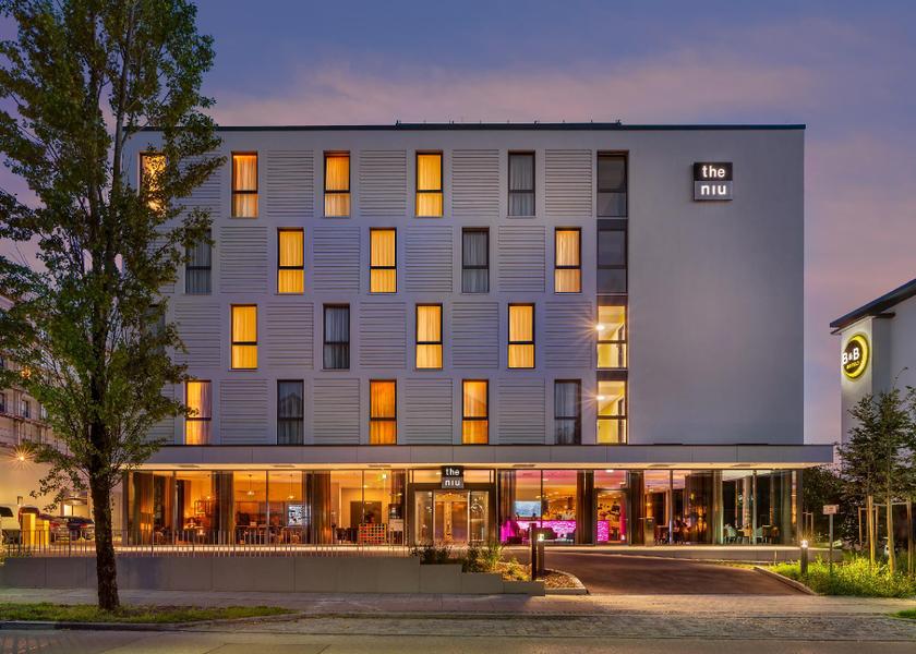 Bavaria Aschheim Hotel Exterior
