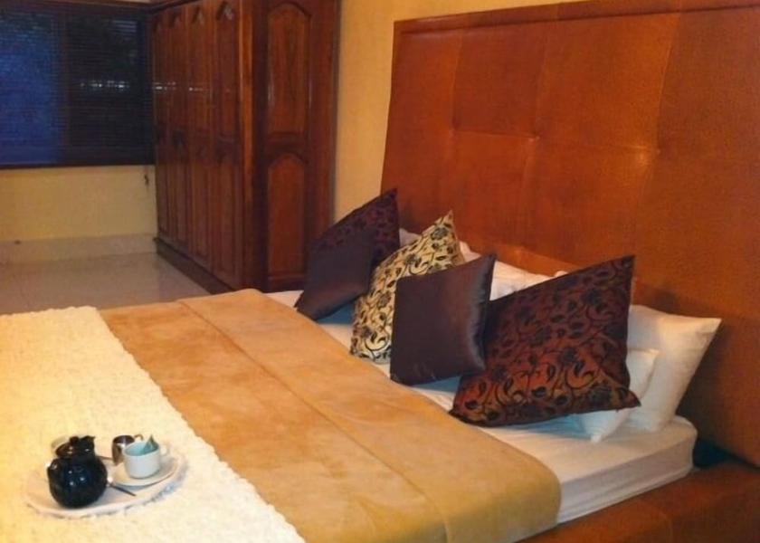  Serrekunda Room