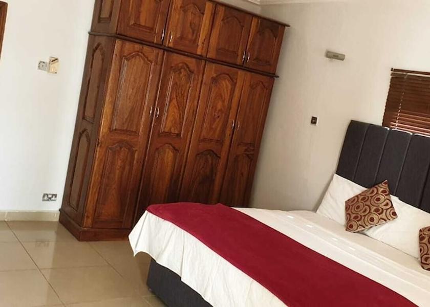  Serrekunda Room