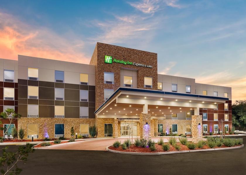 California Oakhurst Exterior Detail