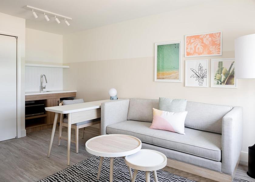  Seven Mile Beach Living area