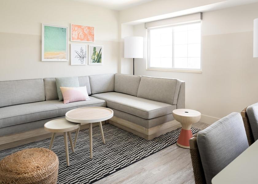  Seven Mile Beach Living area