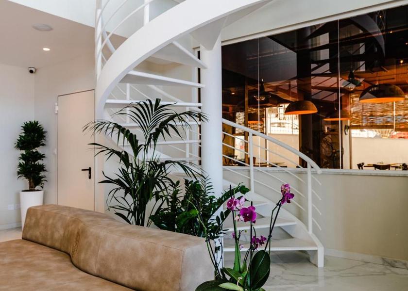  St. Paul's Bay lobby