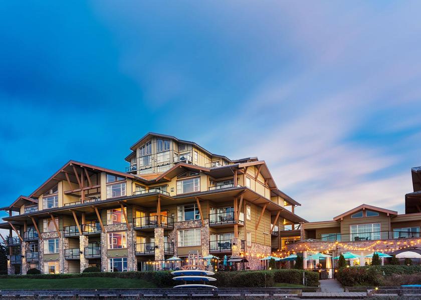 British Columbia Parksville Hotel Exterior