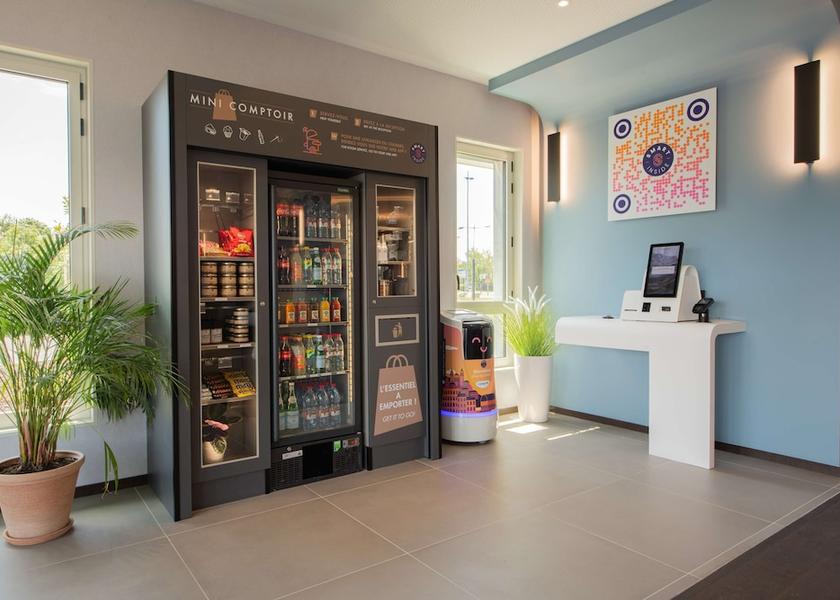 Auvergne-Rhone-Alpes Saint-Priest Bar (on property)