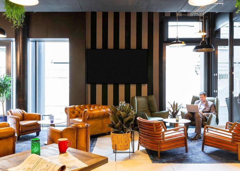 Ile-de-France Puteaux Exterior Detail