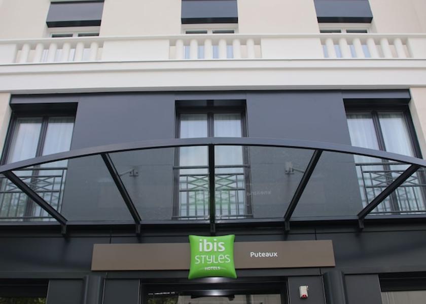 Ile-de-France Puteaux Entrance