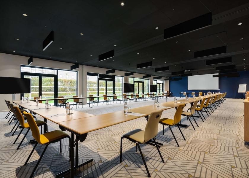 Ile-de-France Roissy-en-France Meeting Room