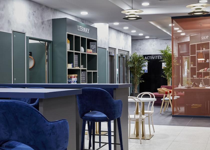 Ile-de-France Suresnes Lobby