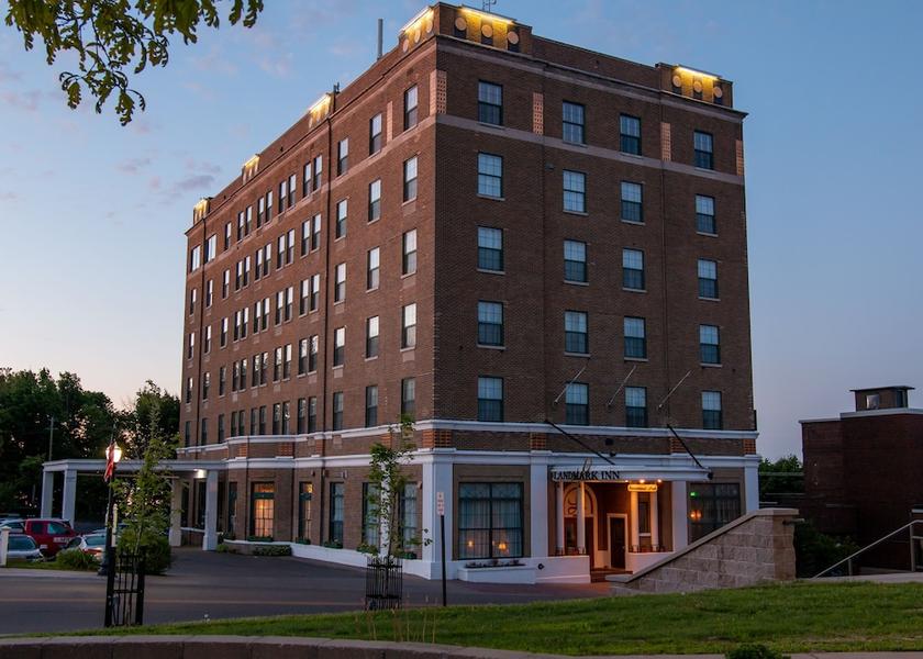 Michigan Marquette Exterior Detail