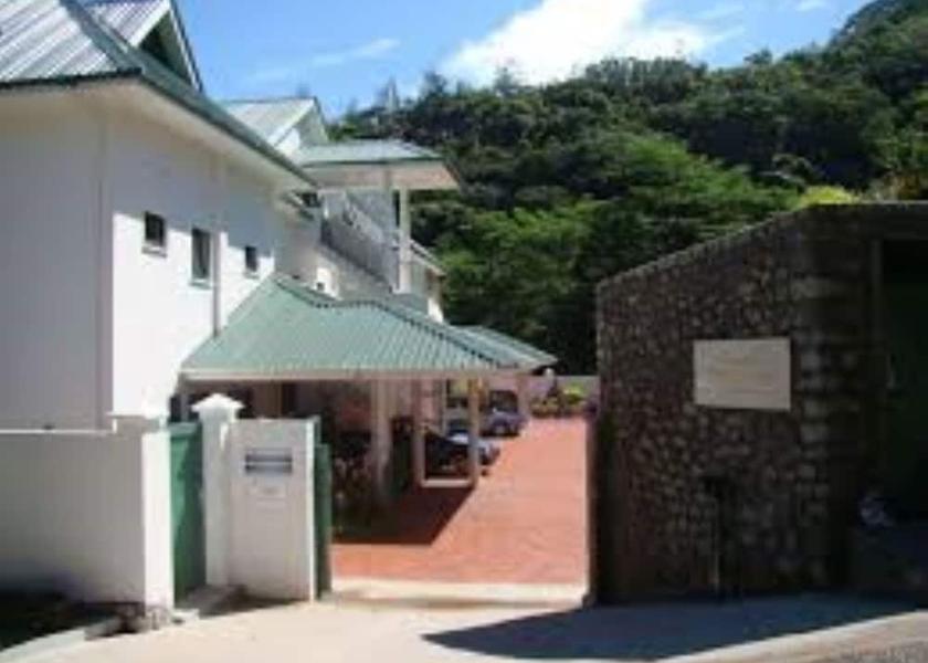  Mahe Island Entrance