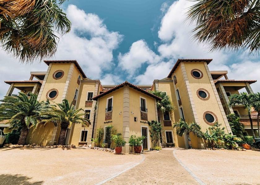  Kralendijk Exterior Detail