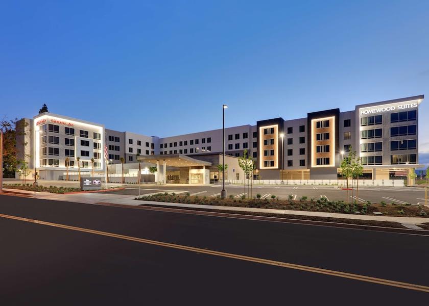 California Lake Forest Exterior Detail