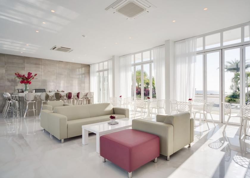  Noord Interior Entrance