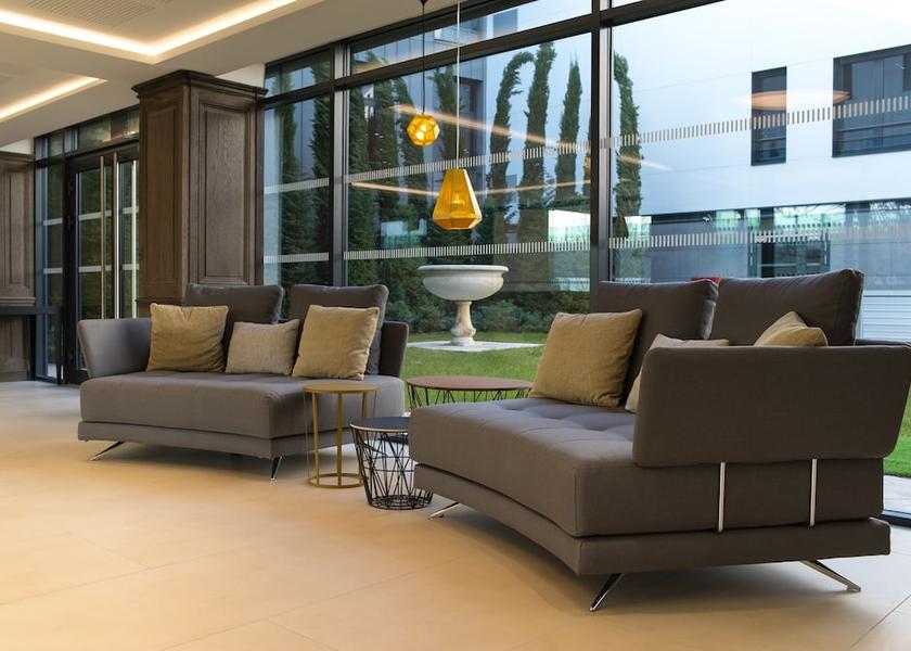 Île-de-France Saint-Cloud Lobby sitting area