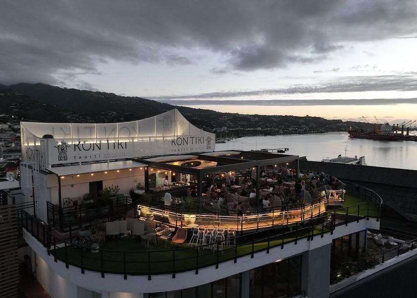 Windward Islands Papeete Bar (on property)