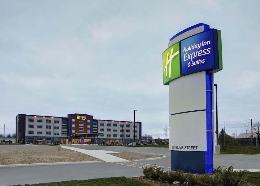 Ontario Collingwood Exterior Detail