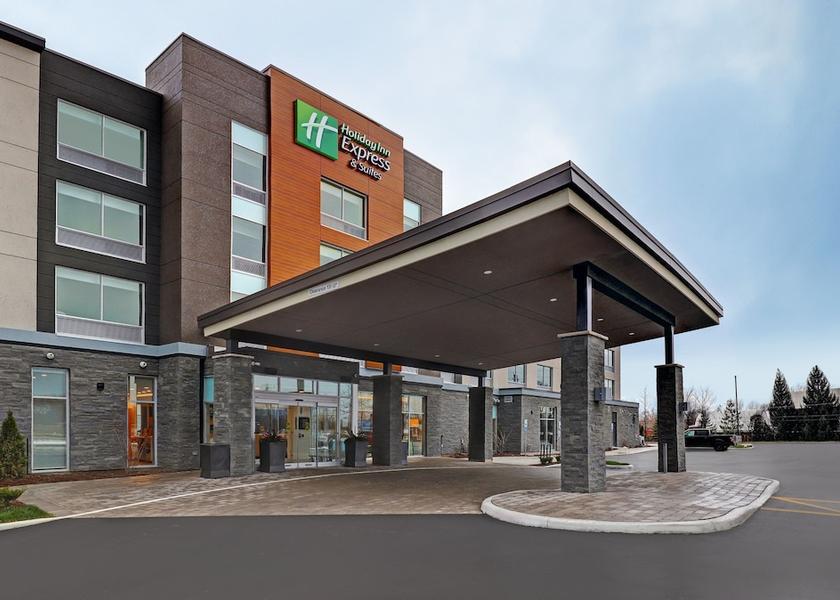 Ontario Collingwood Exterior Detail