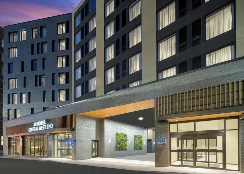 Missouri St. Louis Exterior Detail