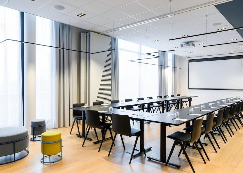 Ile-de-France Creteil Meeting Room