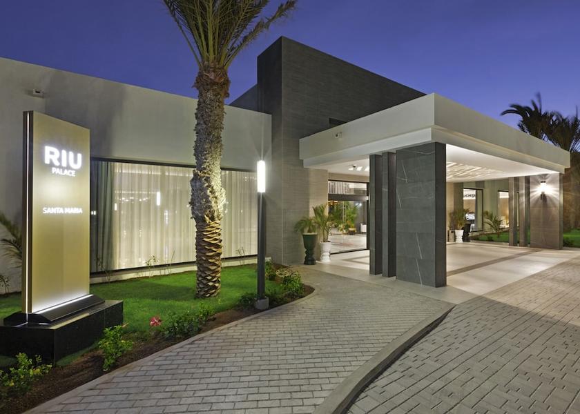  Sal Front of property - evening/night