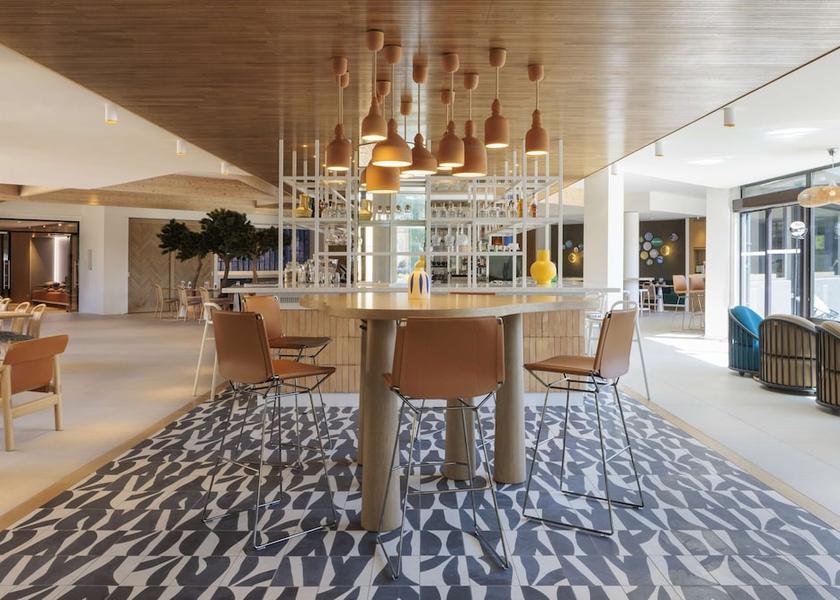 Provence - Alpes - Cote d'Azur Vitrolles Bar