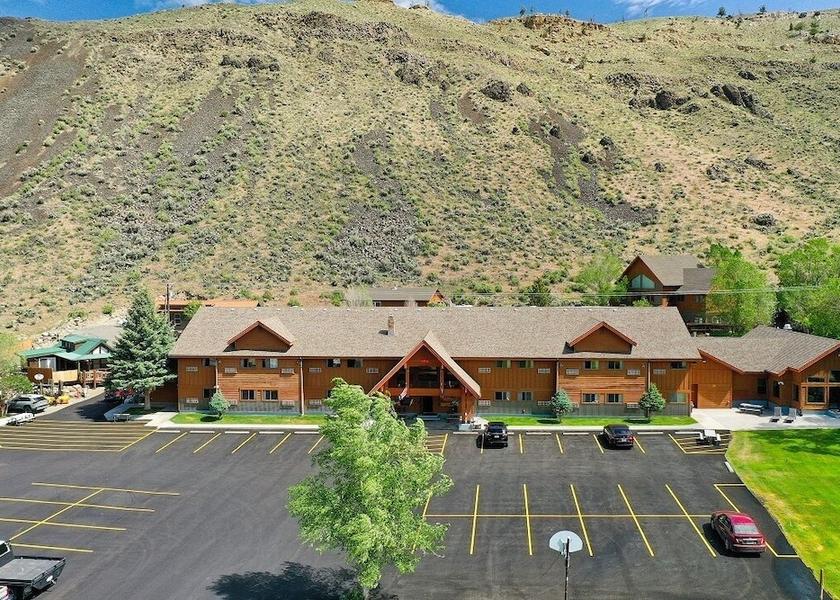 Montana Gardiner Property grounds